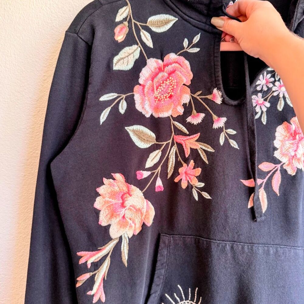 Johnny Was Vienna Pullover Floral Embroidered Hoodie Sweatshirt in Black size M - Picture 8 of 14